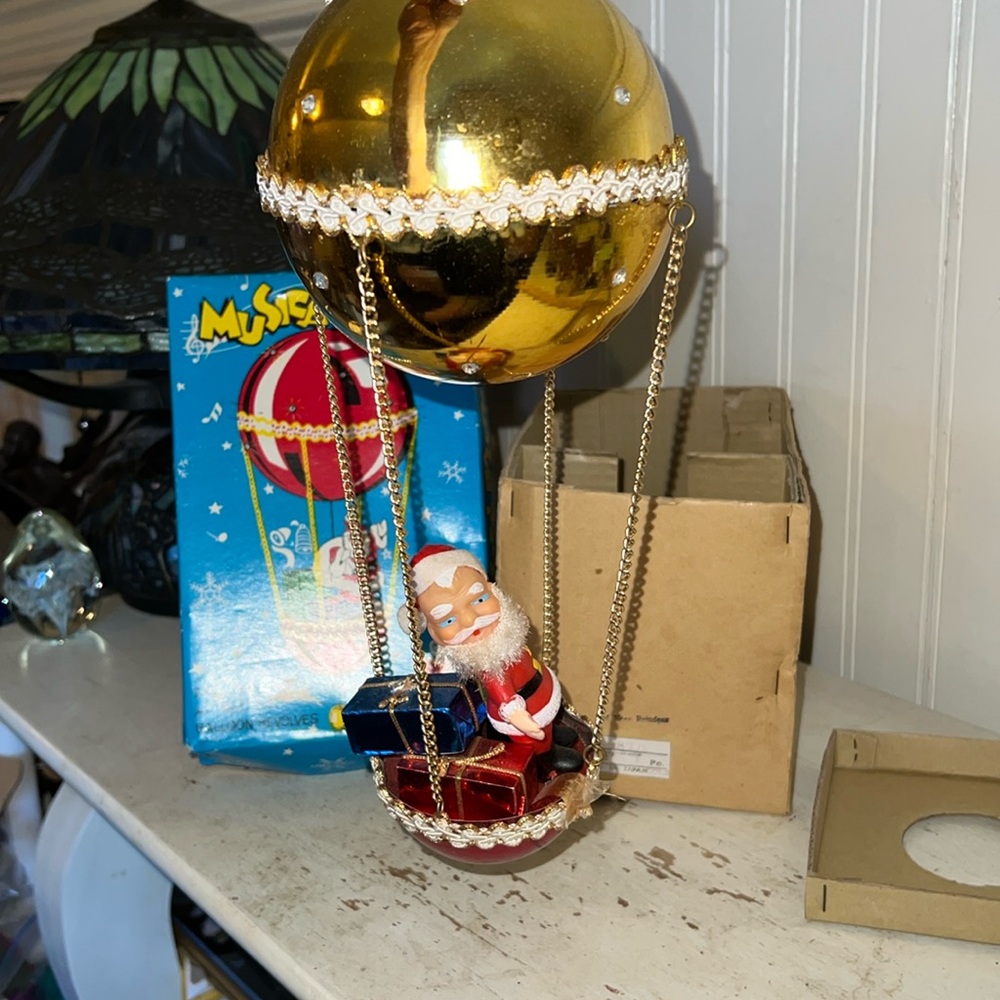 Vintage MCM Japan musical hot air balloon Christmas Santa